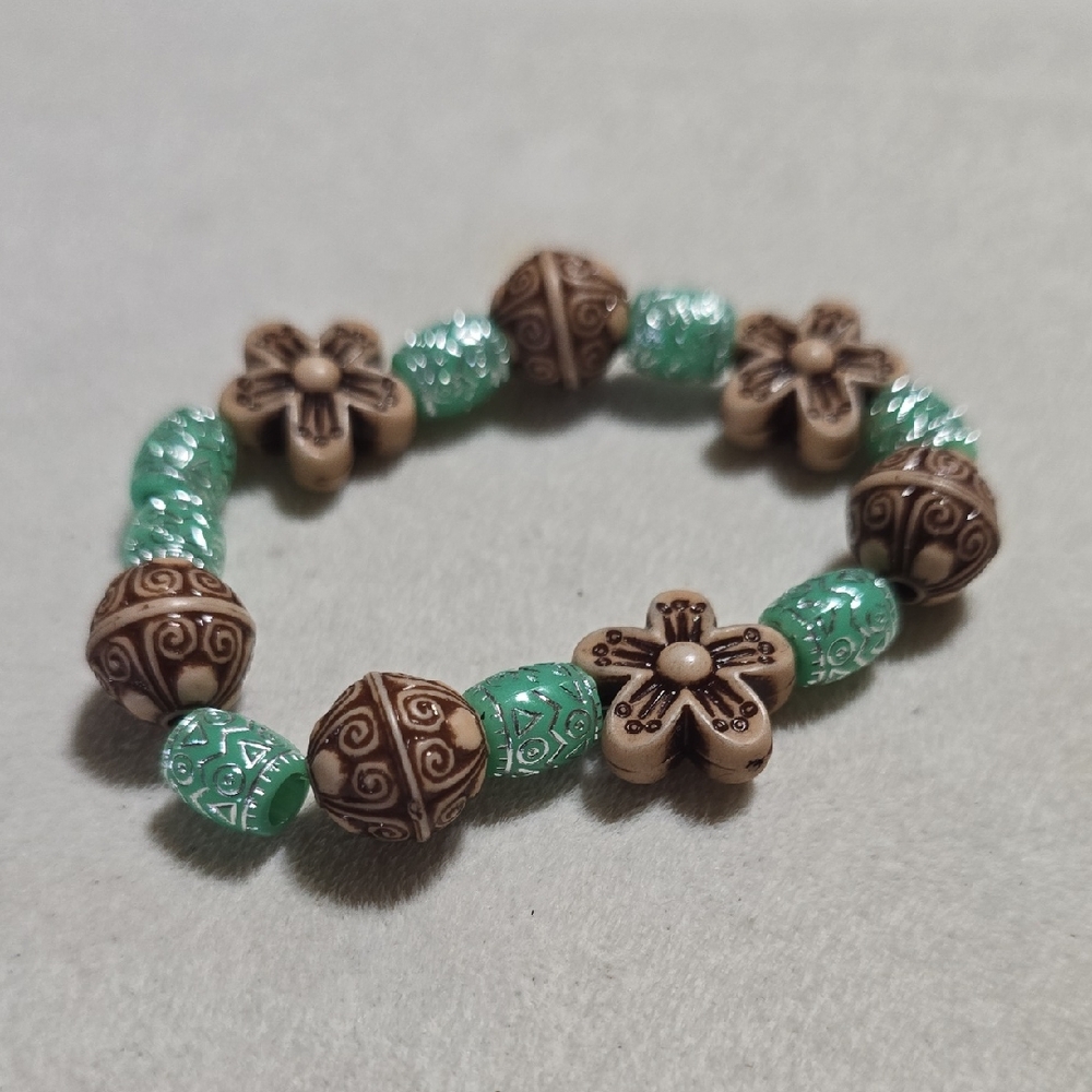 Green and Brown Floral Beaded Bracelet with Antique Finish